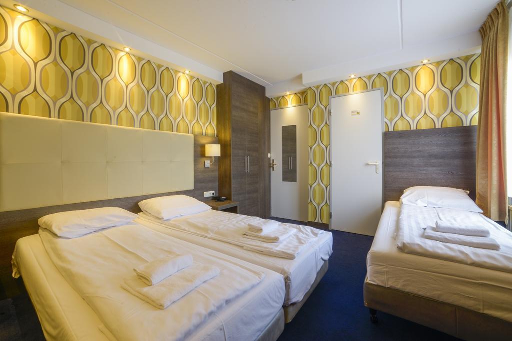 Amsterdam Airport 3*