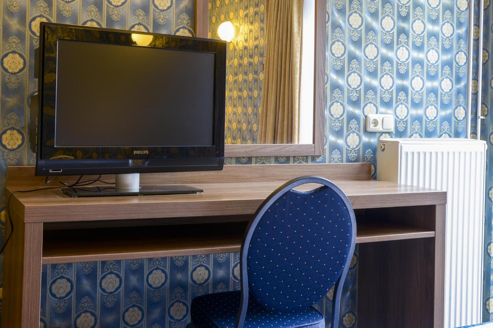 Amsterdam Airport 3*