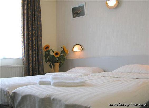 Amsterdam Airport 3*