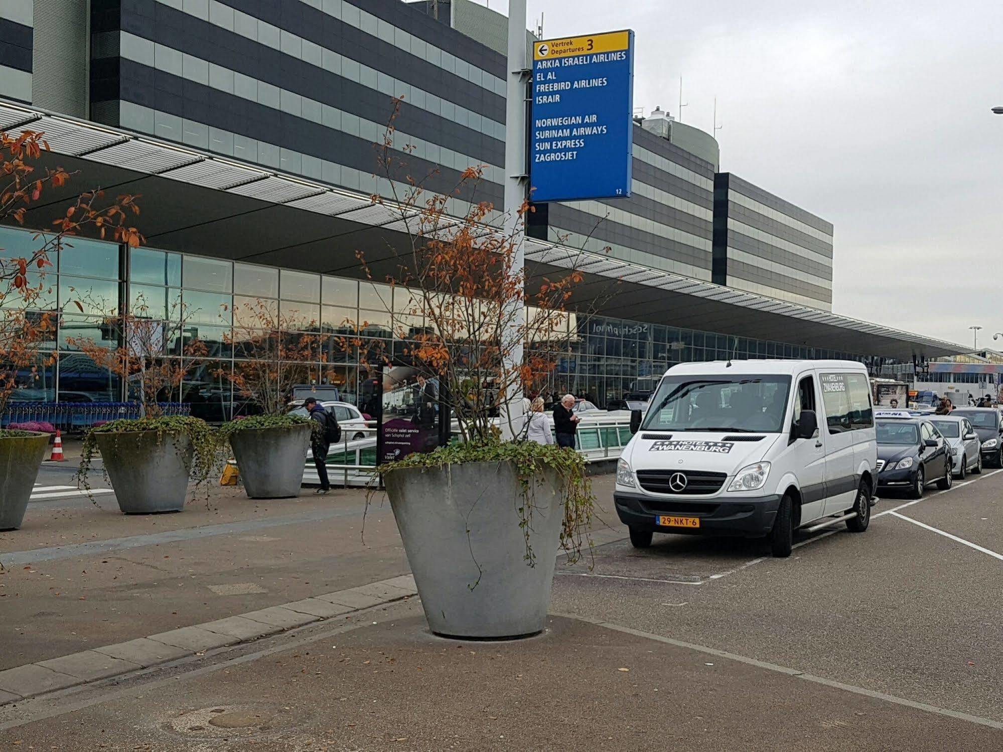 Amsterdam Airport 3*
